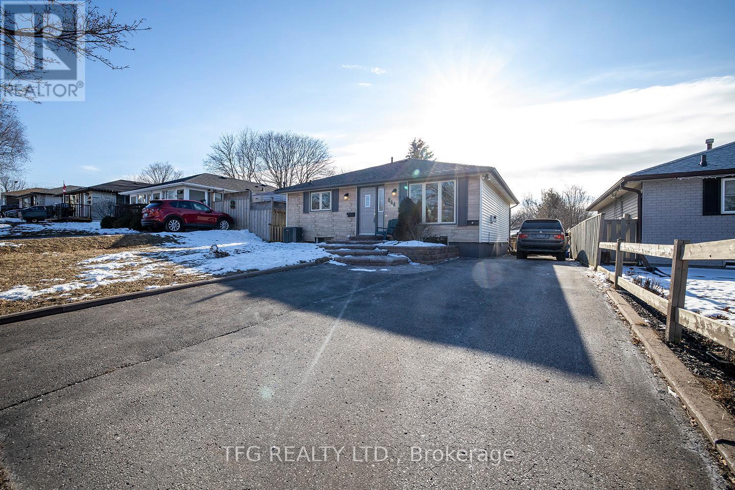 844 Grandview Drive E, Oshawa (Donevan), ON - Outdoor