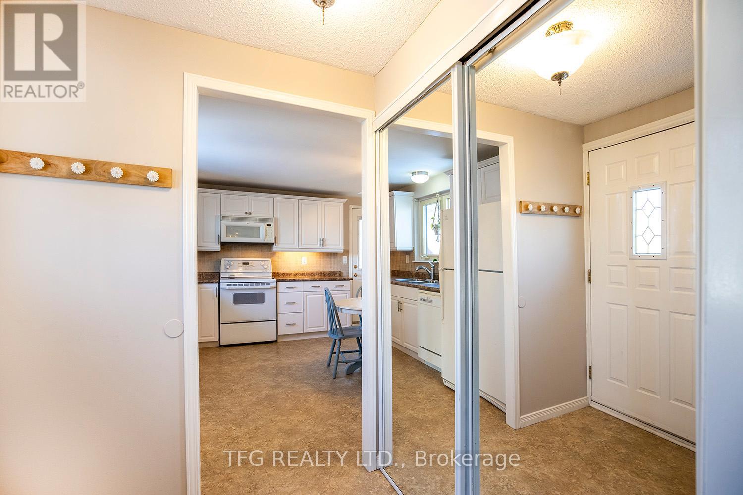 844 Grandview Drive E, Oshawa (Donevan), ON - Indoor Photo Showing Kitchen