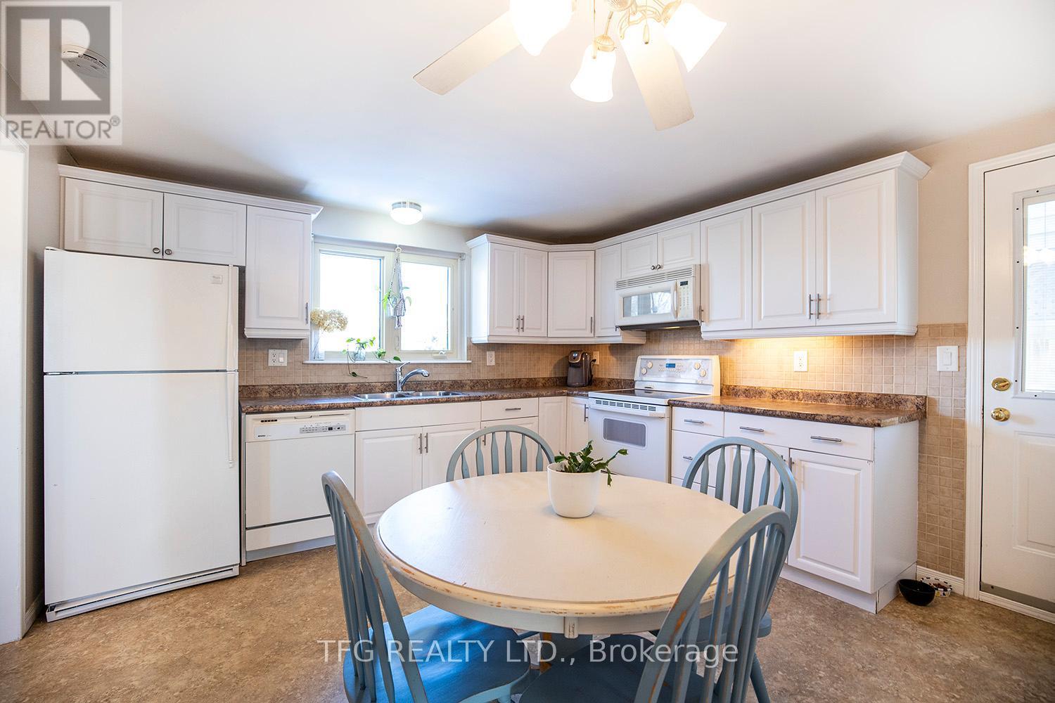 844 Grandview Drive E, Oshawa (Donevan), ON - Indoor