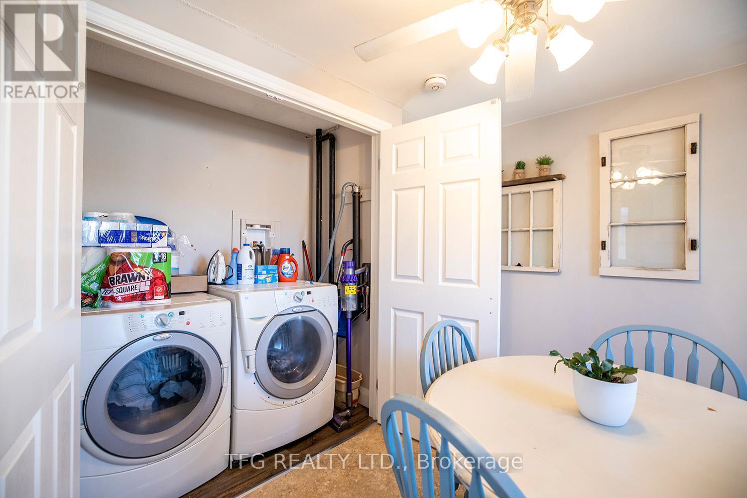 844 Grandview Drive E, Oshawa (Donevan), ON - Indoor Photo Showing Laundry Room