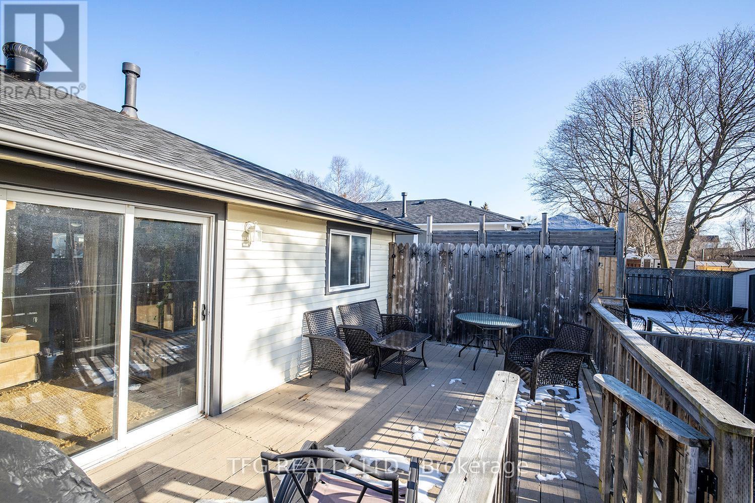 844 Grandview Drive E, Oshawa (Donevan), ON - Outdoor With Deck Patio Veranda With Exterior