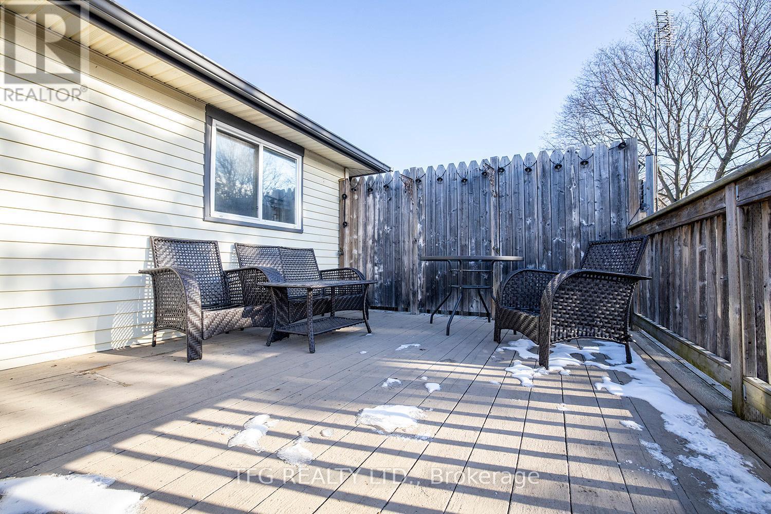 844 Grandview Drive E, Oshawa (Donevan), ON - Outdoor With Deck Patio Veranda With Exterior