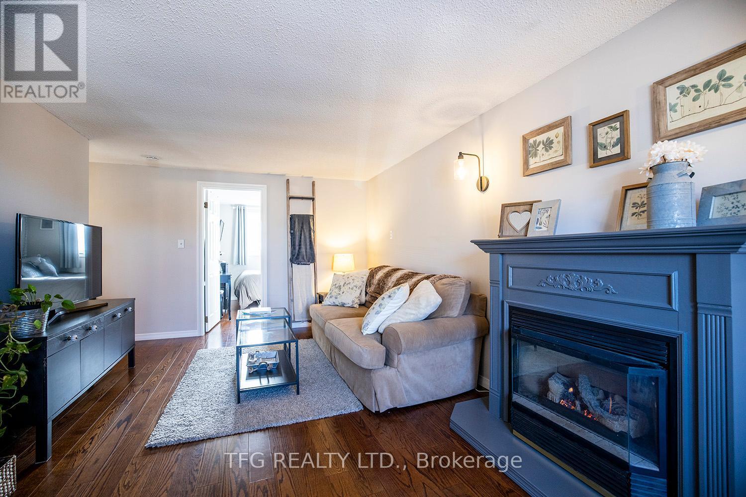 844 Grandview Drive E, Oshawa (Donevan), ON - Indoor Photo Showing Living Room With Fireplace