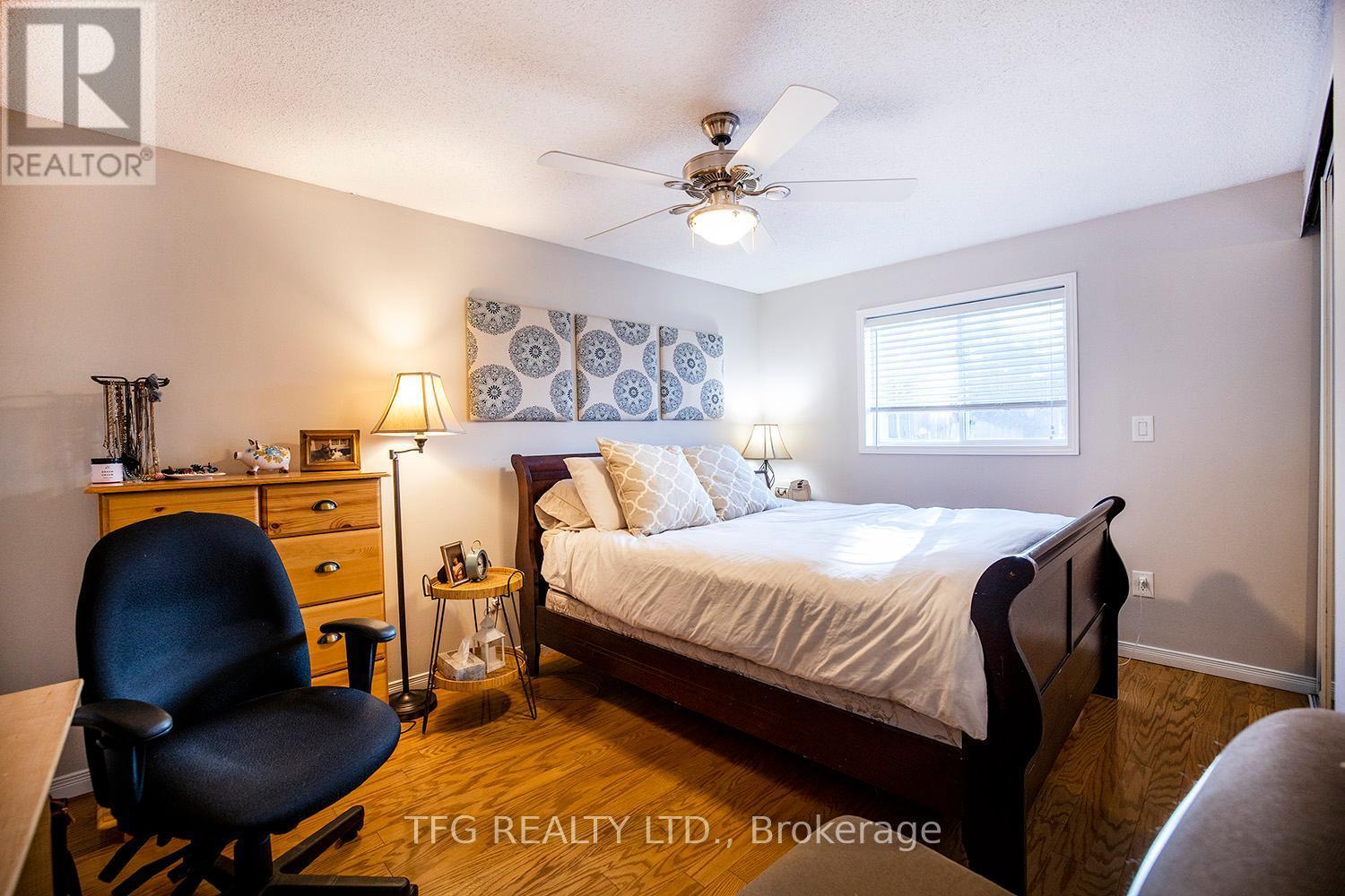 844 Grandview Drive E, Oshawa (Donevan), ON - Indoor Photo Showing Bedroom