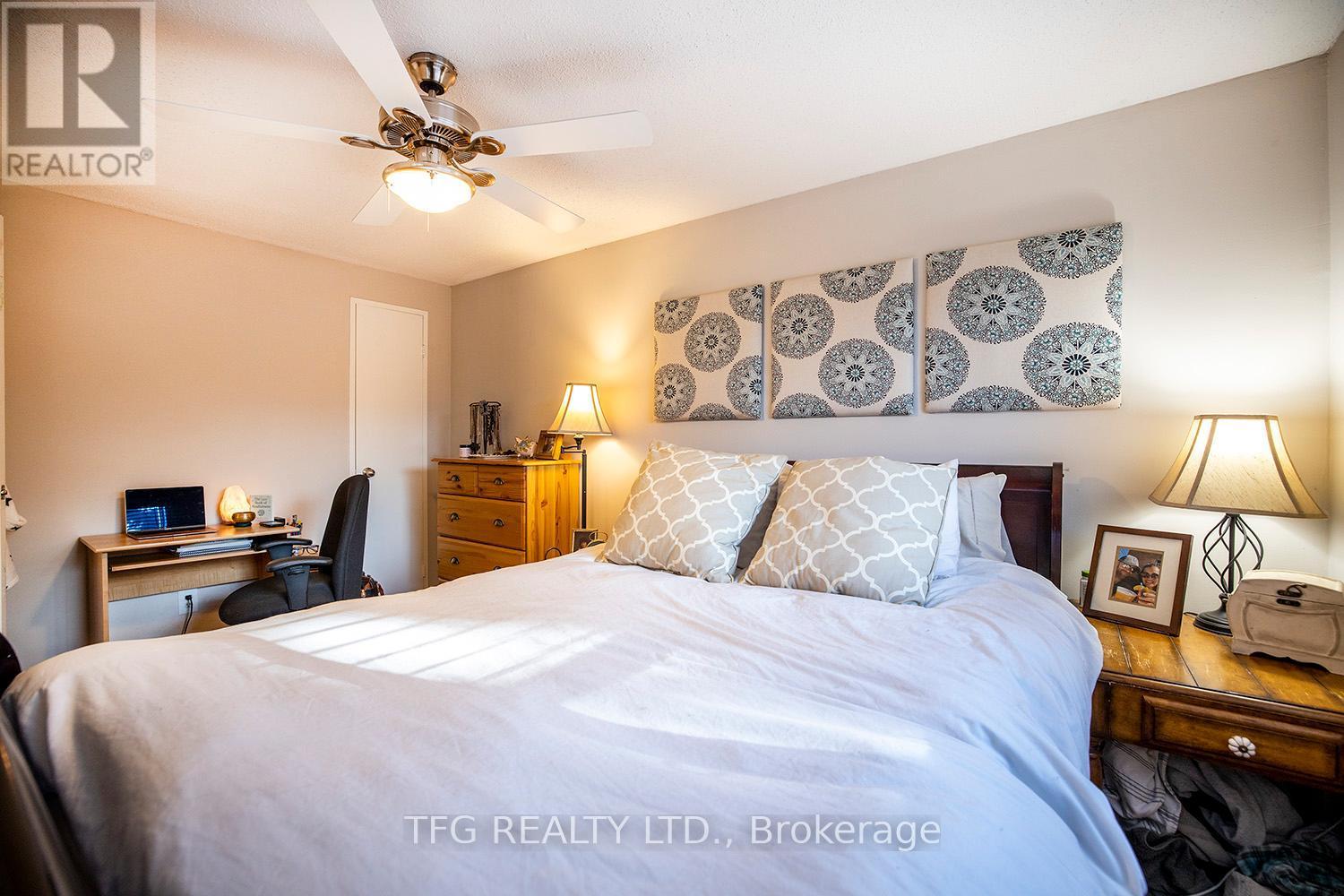 844 Grandview Drive E, Oshawa (Donevan), ON - Indoor Photo Showing Bedroom