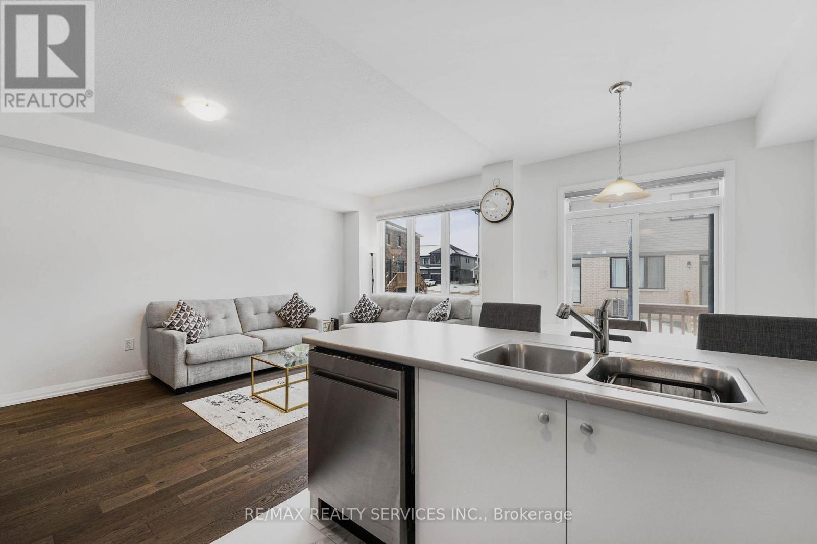 40 Lonsdale Road, Haldimand, ON - Indoor Photo Showing Kitchen With Double Sink