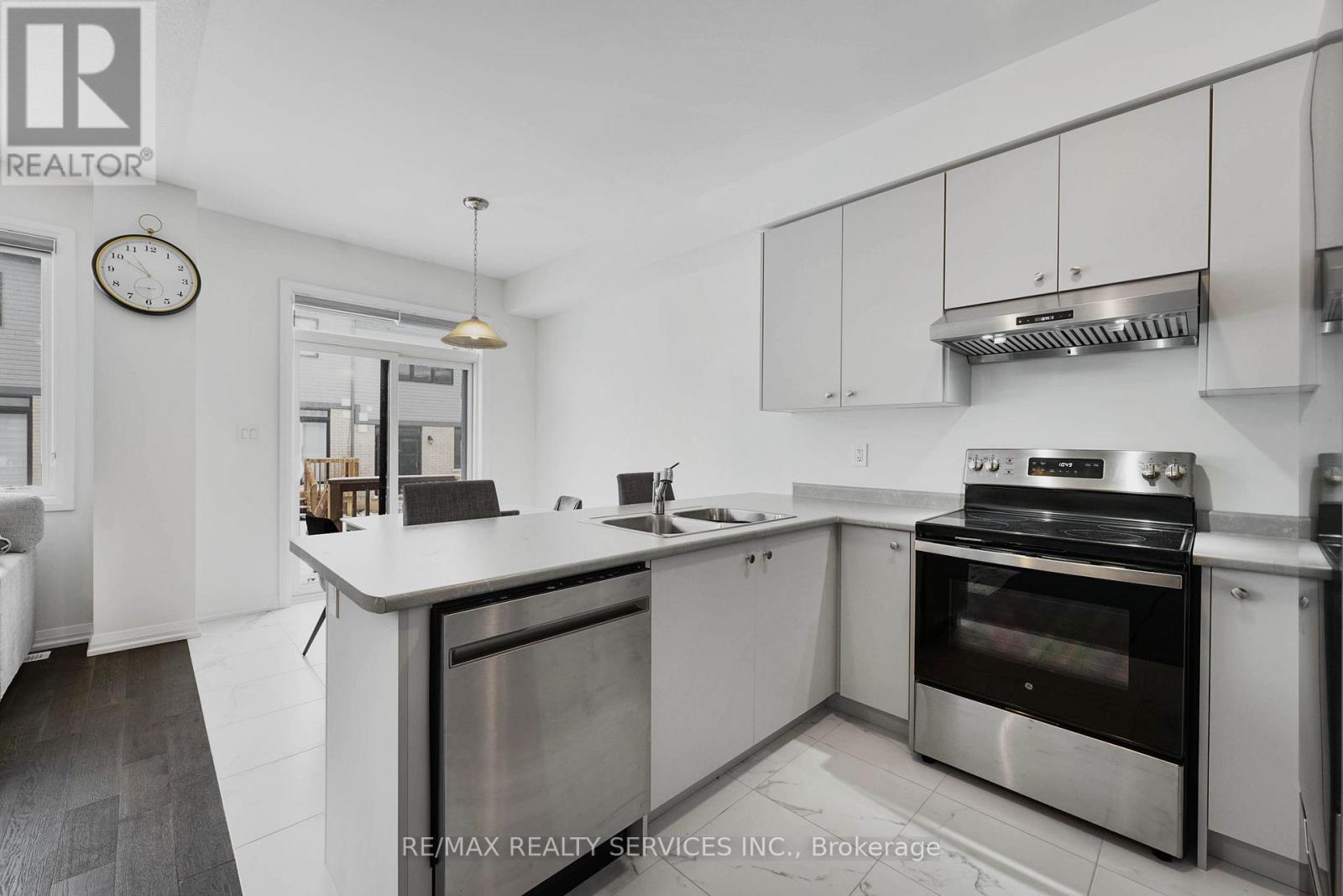 40 Lonsdale Road, Haldimand, ON - Indoor Photo Showing Kitchen With Double Sink