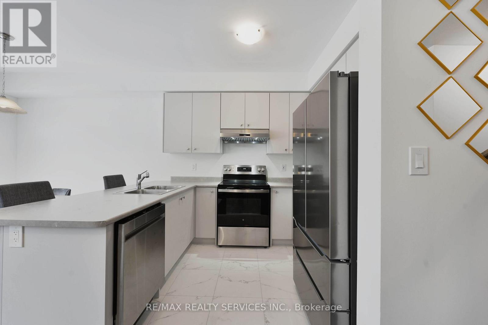 40 Lonsdale Road, Haldimand, ON - Indoor Photo Showing Kitchen With Double Sink