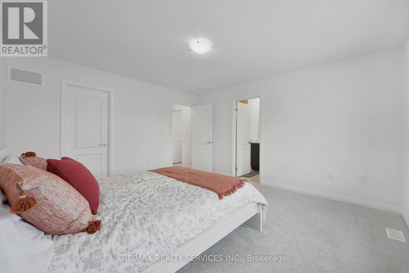 40 Lonsdale Road, Haldimand, ON - Indoor Photo Showing Bedroom