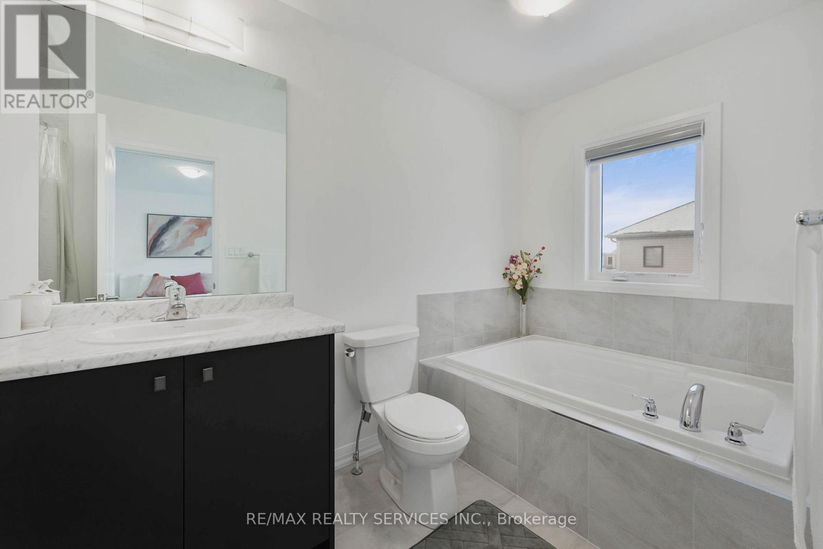 40 Lonsdale Road, Haldimand, ON - Indoor Photo Showing Bathroom