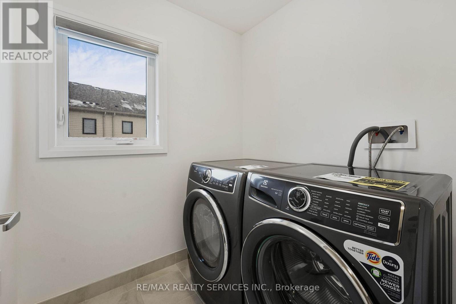 40 Lonsdale Road, Haldimand, ON - Indoor Photo Showing Laundry Room