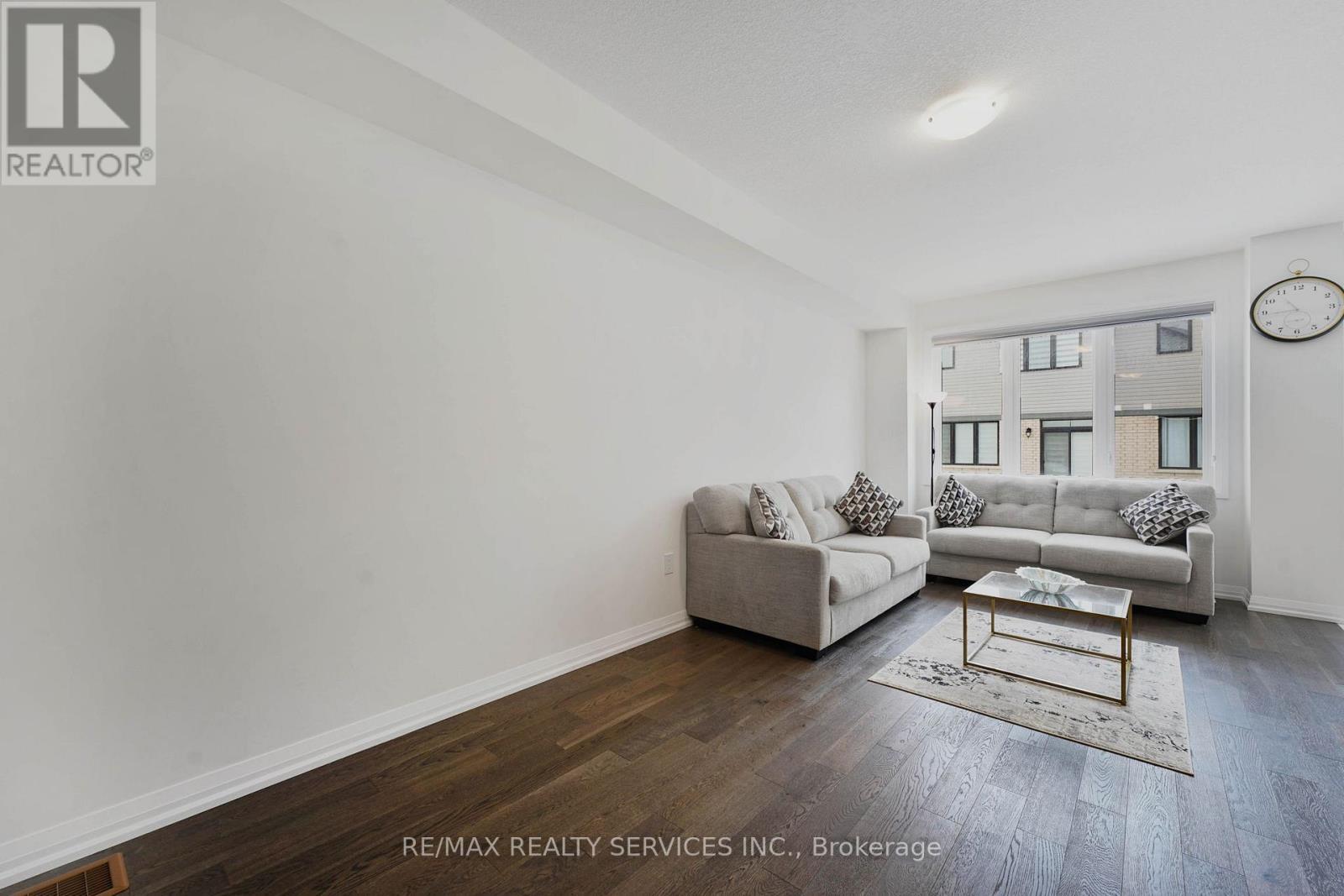 40 Lonsdale Road, Haldimand, ON - Indoor Photo Showing Living Room