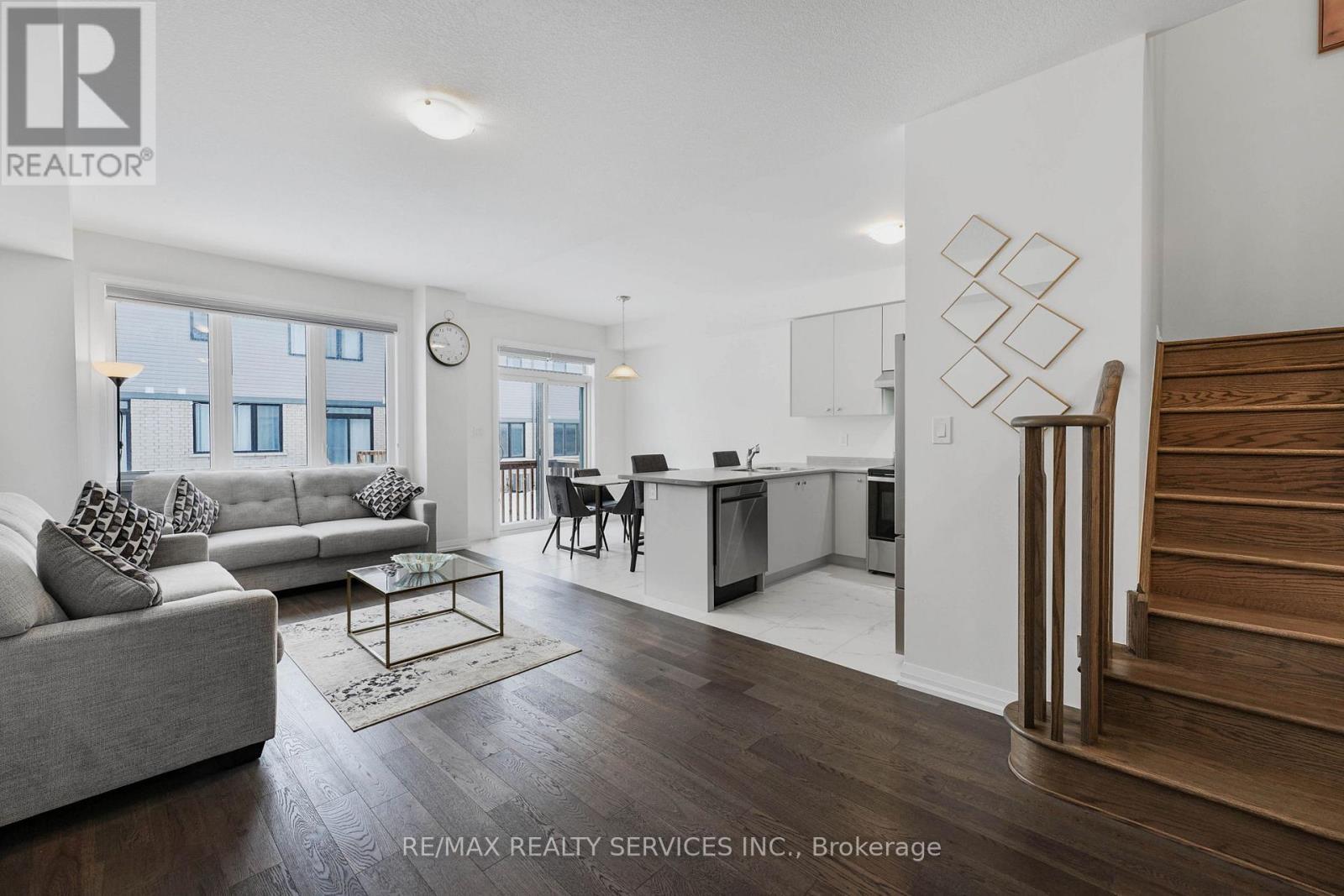 40 Lonsdale Road, Haldimand, ON - Indoor Photo Showing Living Room