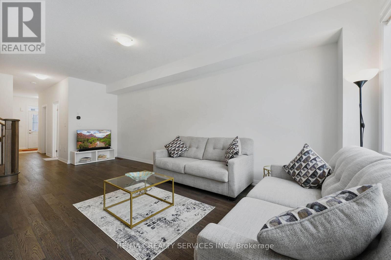 40 Lonsdale Road, Haldimand, ON - Indoor Photo Showing Living Room