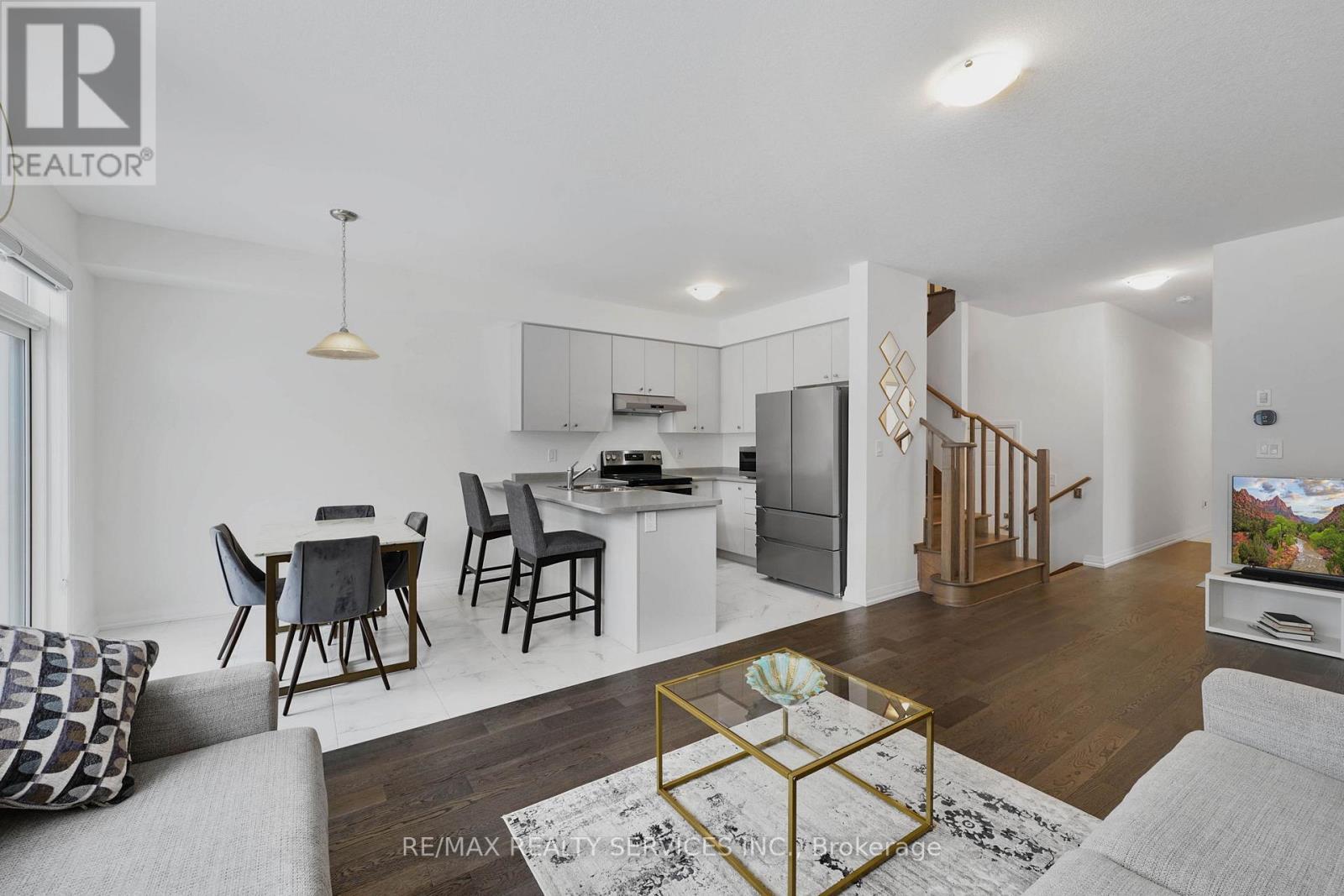 40 Lonsdale Road, Haldimand, ON - Indoor Photo Showing Living Room