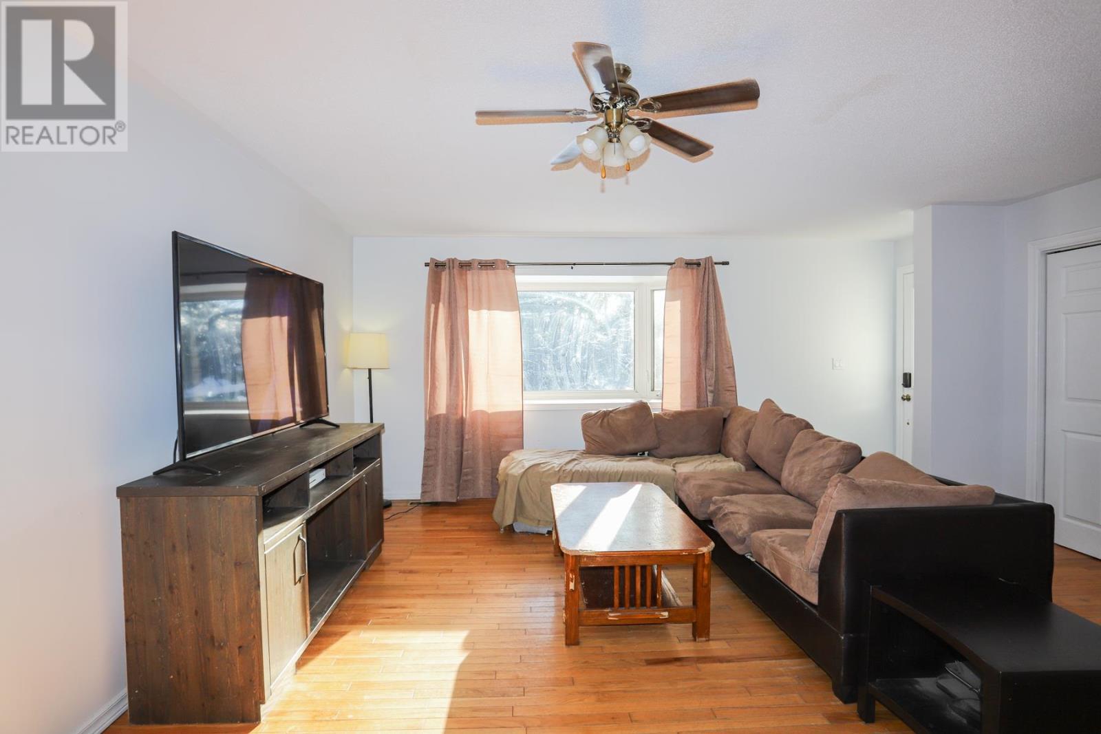146 Copper Bay Rd, Bruce Mines, ON - Indoor Photo Showing Living Room