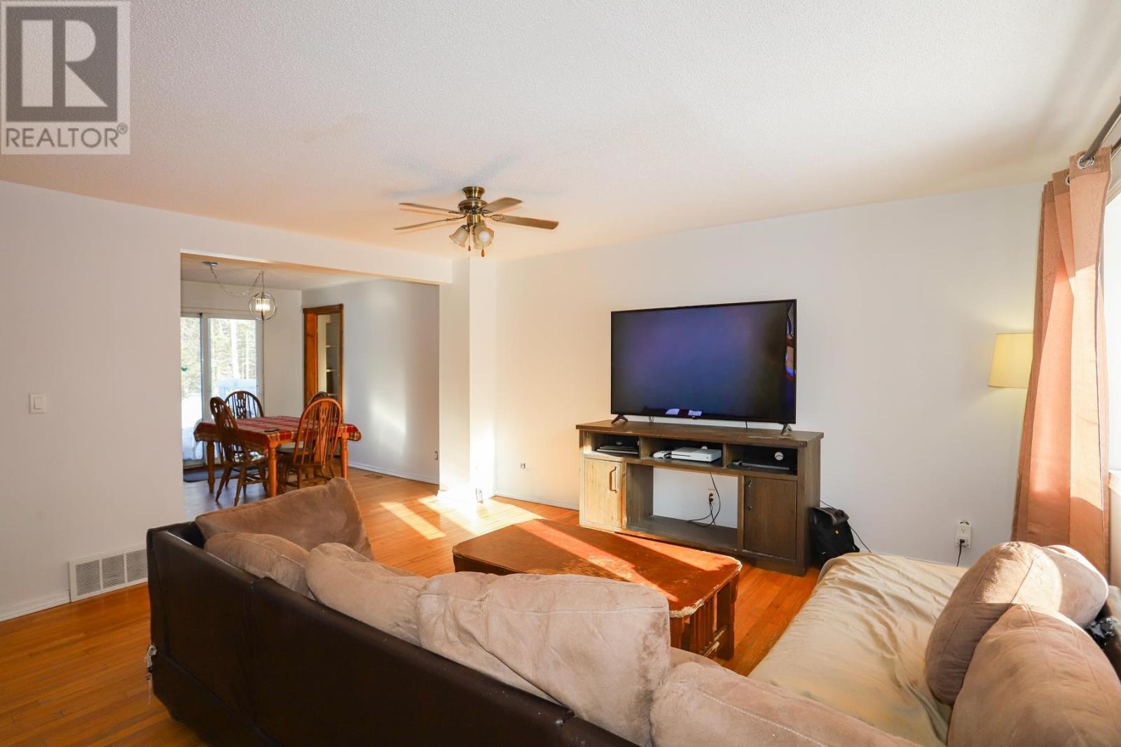 146 Copper Bay Rd, Bruce Mines, ON - Indoor Photo Showing Living Room