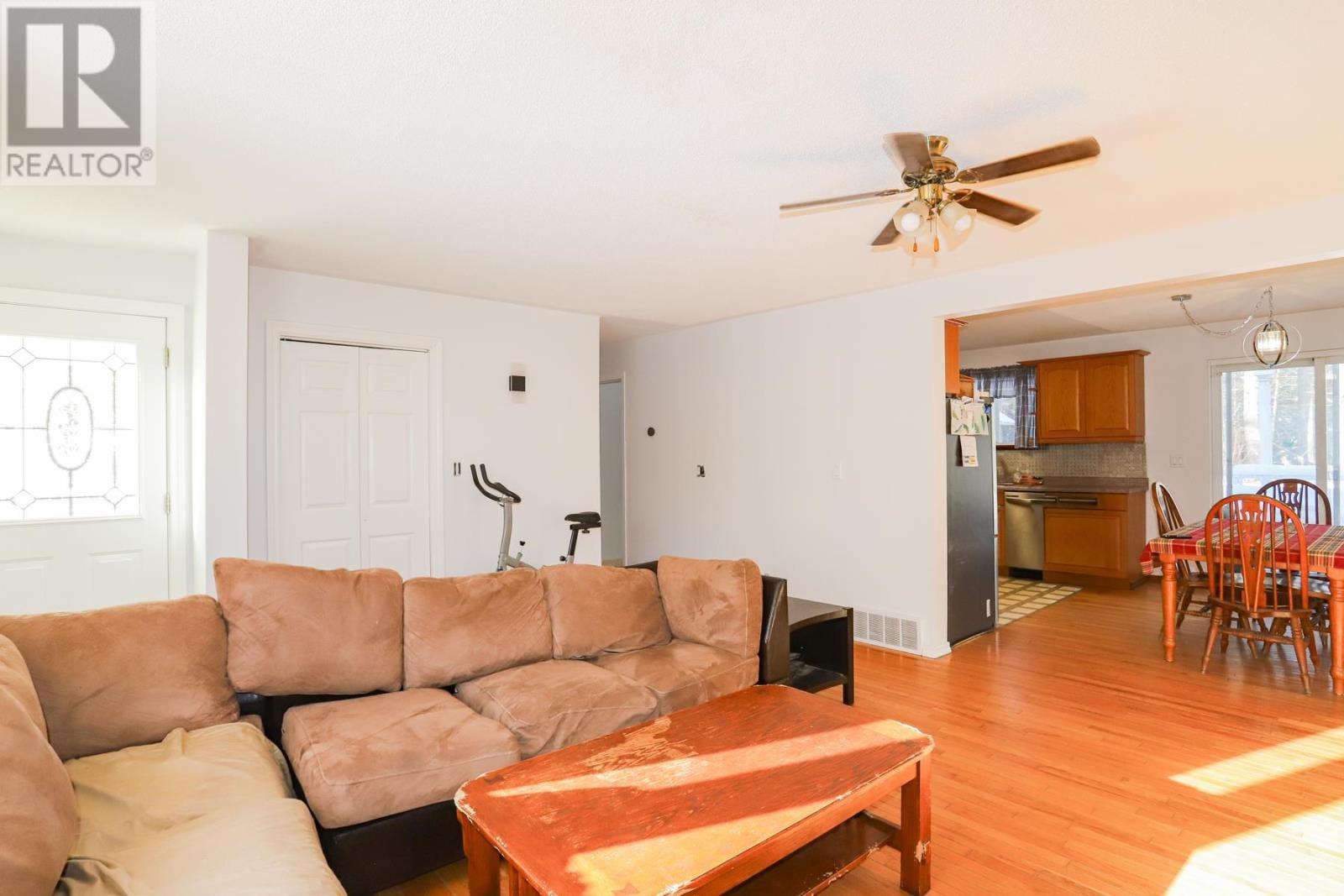 146 Copper Bay Rd, Bruce Mines, ON - Indoor Photo Showing Living Room