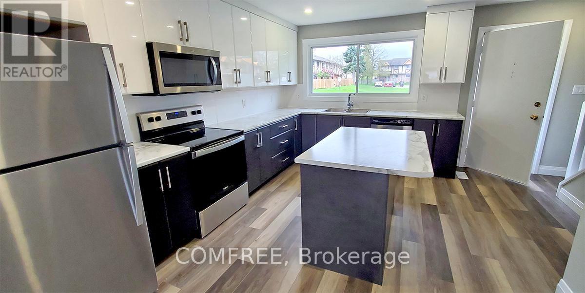 118 - 33 Berkley Drive, St. Catharines (Carlton/Bunting), ON - Indoor Photo Showing Kitchen With Upgraded Kitchen