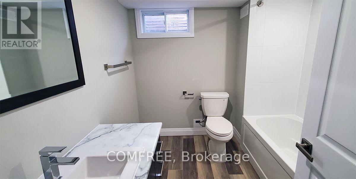 118 - 33 Berkley Drive, St. Catharines (Carlton/Bunting), ON - Indoor Photo Showing Bathroom