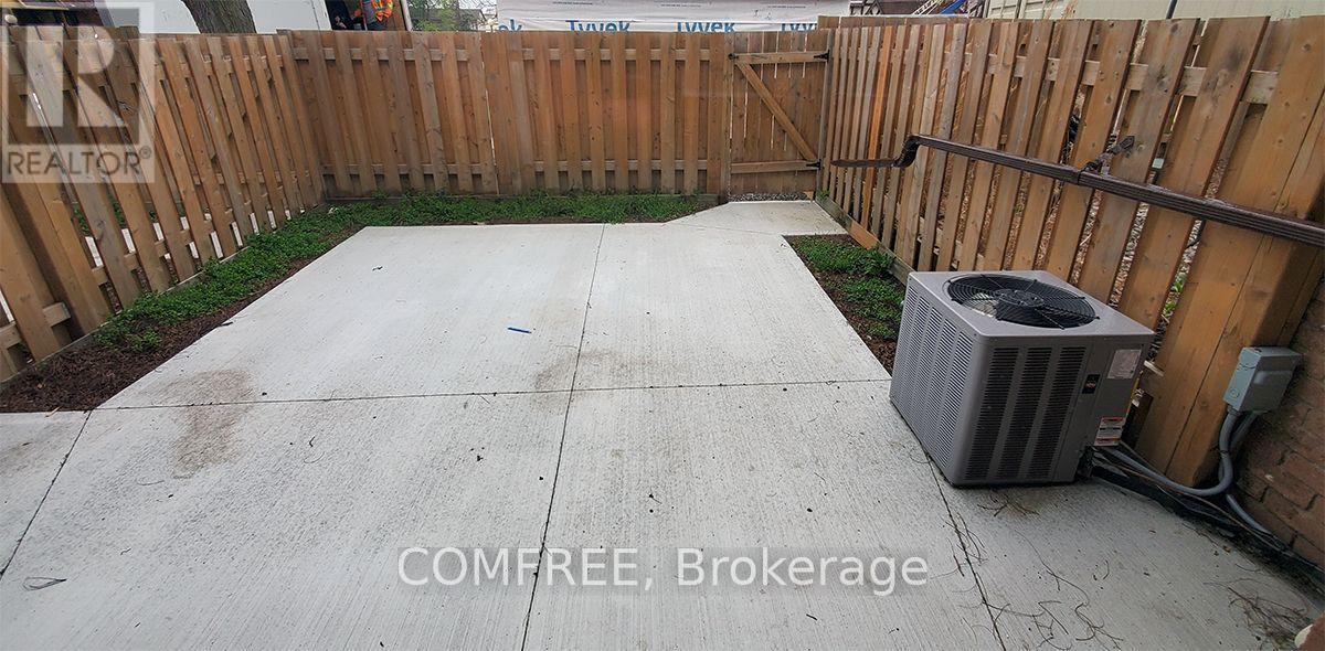 118 - 33 Berkley Drive, St. Catharines (Carlton/Bunting), ON - Outdoor