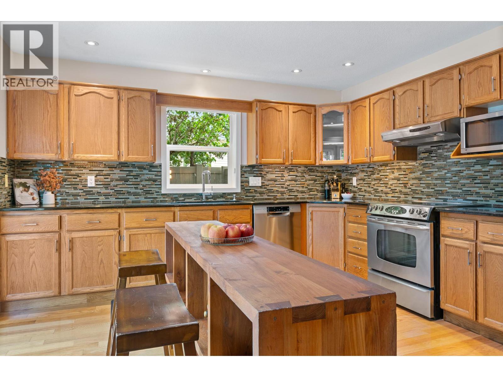 2651 Evergreen Drive, Penticton, BC - Indoor Photo Showing Kitchen