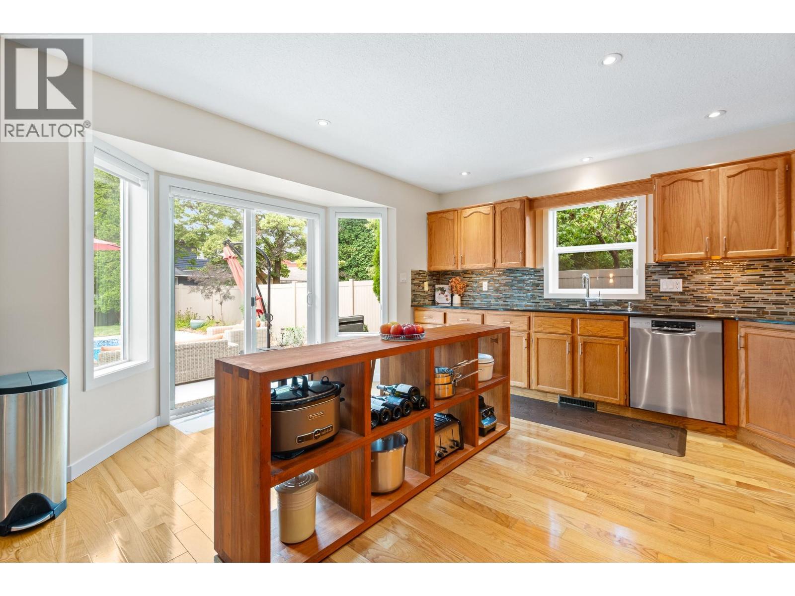 2651 Evergreen Drive, Penticton, BC - Indoor Photo Showing Kitchen