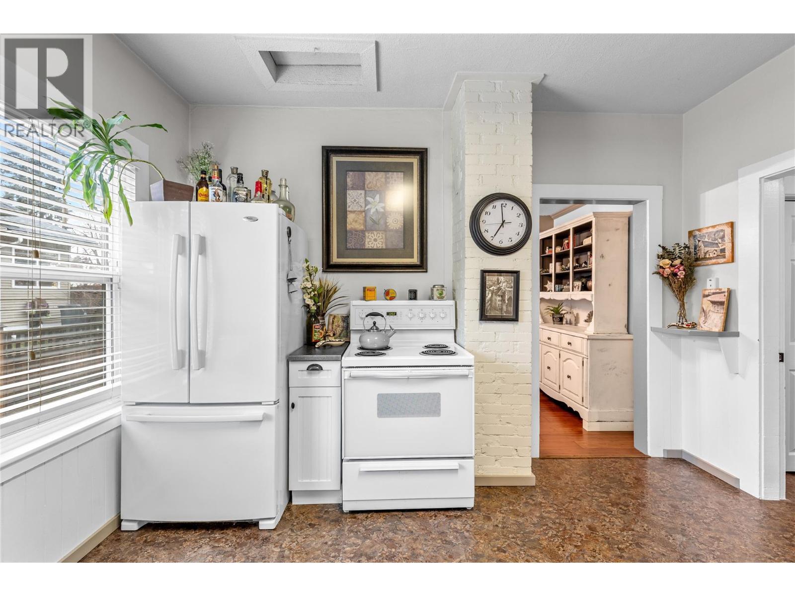 2935 Rosedale Avenue, Armstrong, BC - Indoor Photo Showing Kitchen