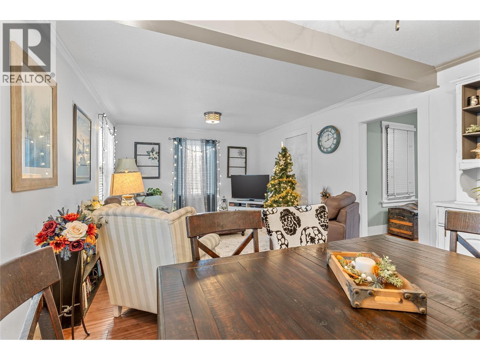 2935 Rosedale Avenue, Armstrong, BC - Indoor Photo Showing Dining Room