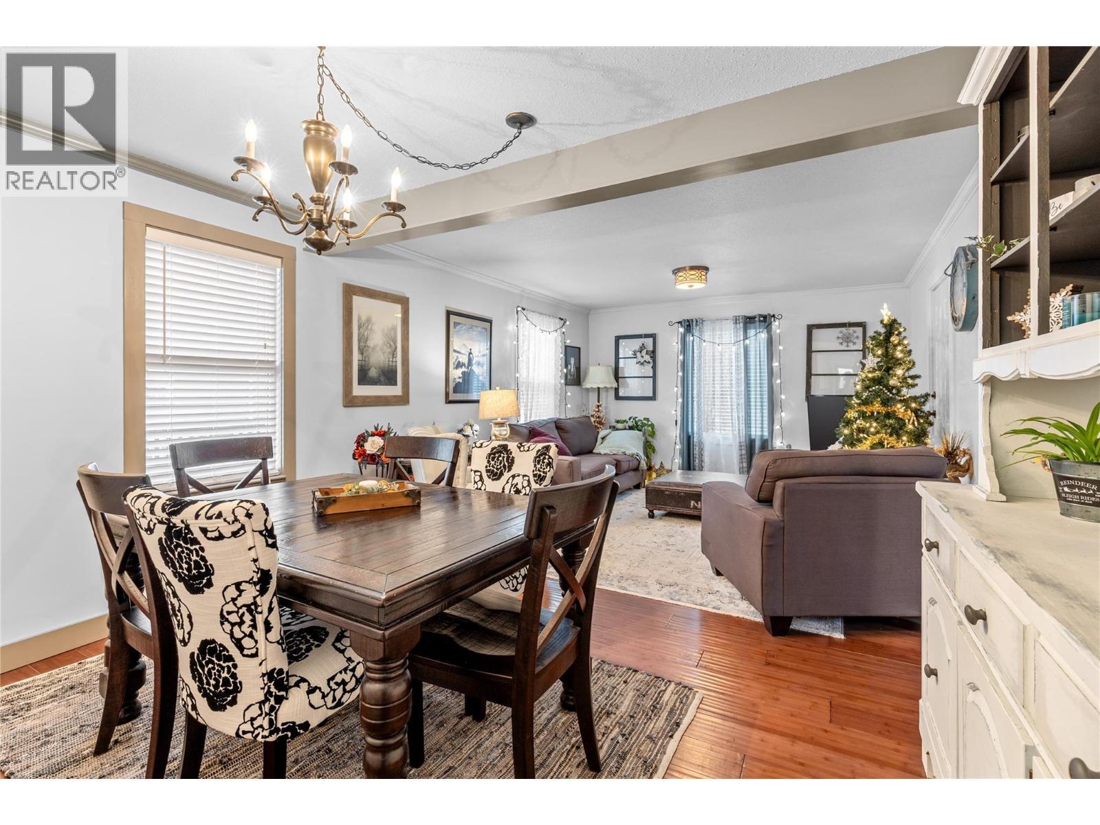 2935 Rosedale Avenue, Armstrong, BC - Indoor Photo Showing Dining Room