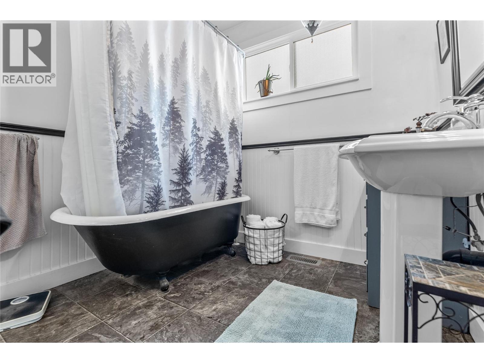 2935 Rosedale Avenue, Armstrong, BC -