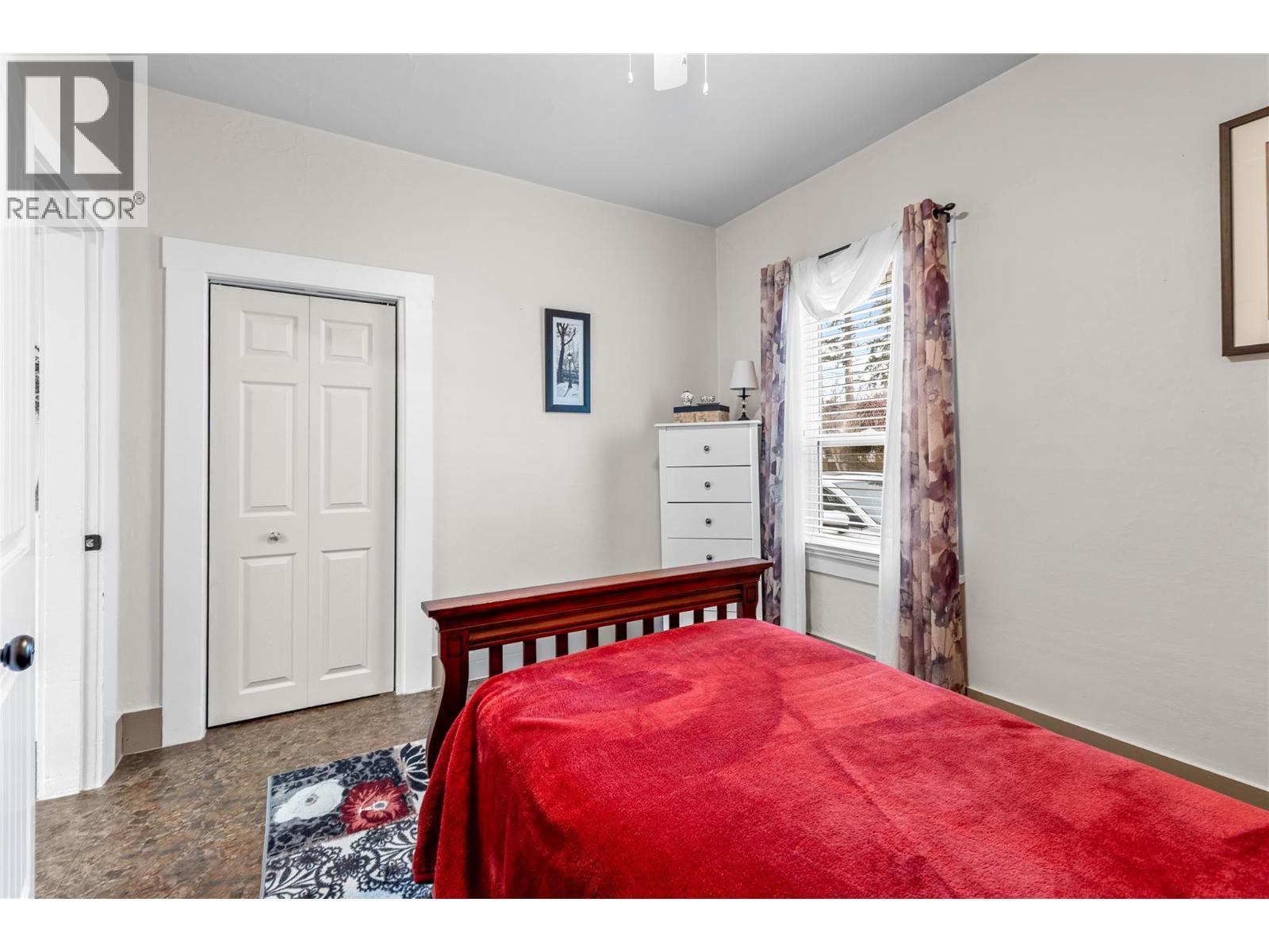 2935 Rosedale Avenue, Armstrong, BC - Indoor Photo Showing Bedroom