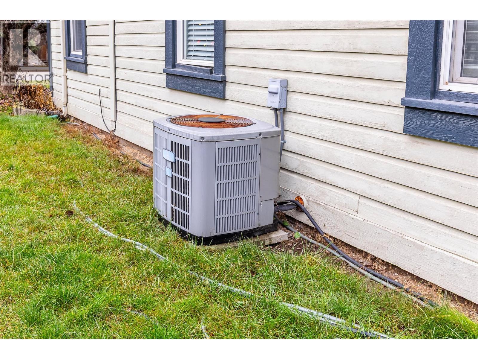 2935 Rosedale Avenue, Armstrong, BC - Outdoor With Exterior