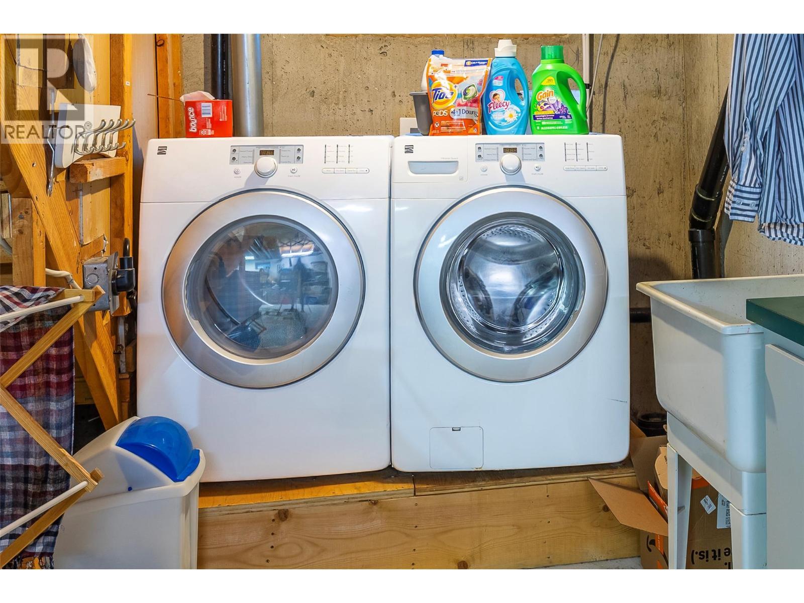2935 Rosedale Avenue, Armstrong, BC - Indoor Photo Showing Laundry Room