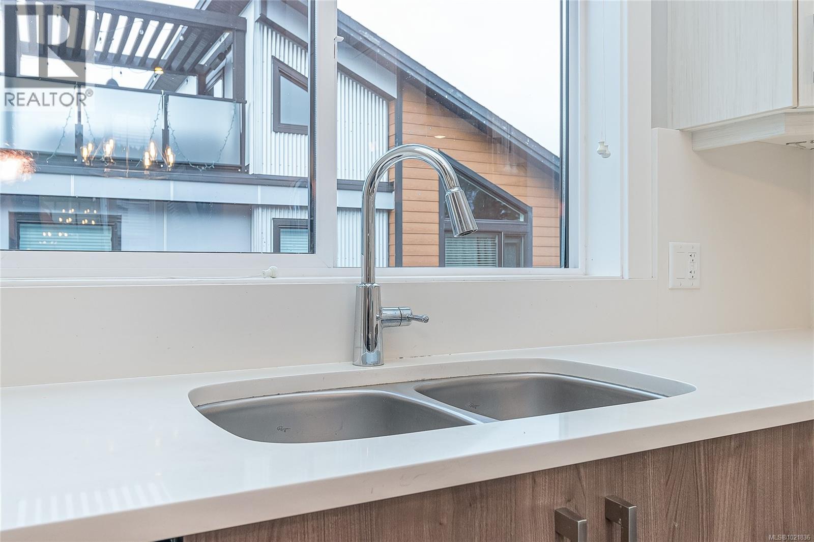 113 1201 Nova Crt, Langford, BC - Indoor Photo Showing Kitchen With Double Sink