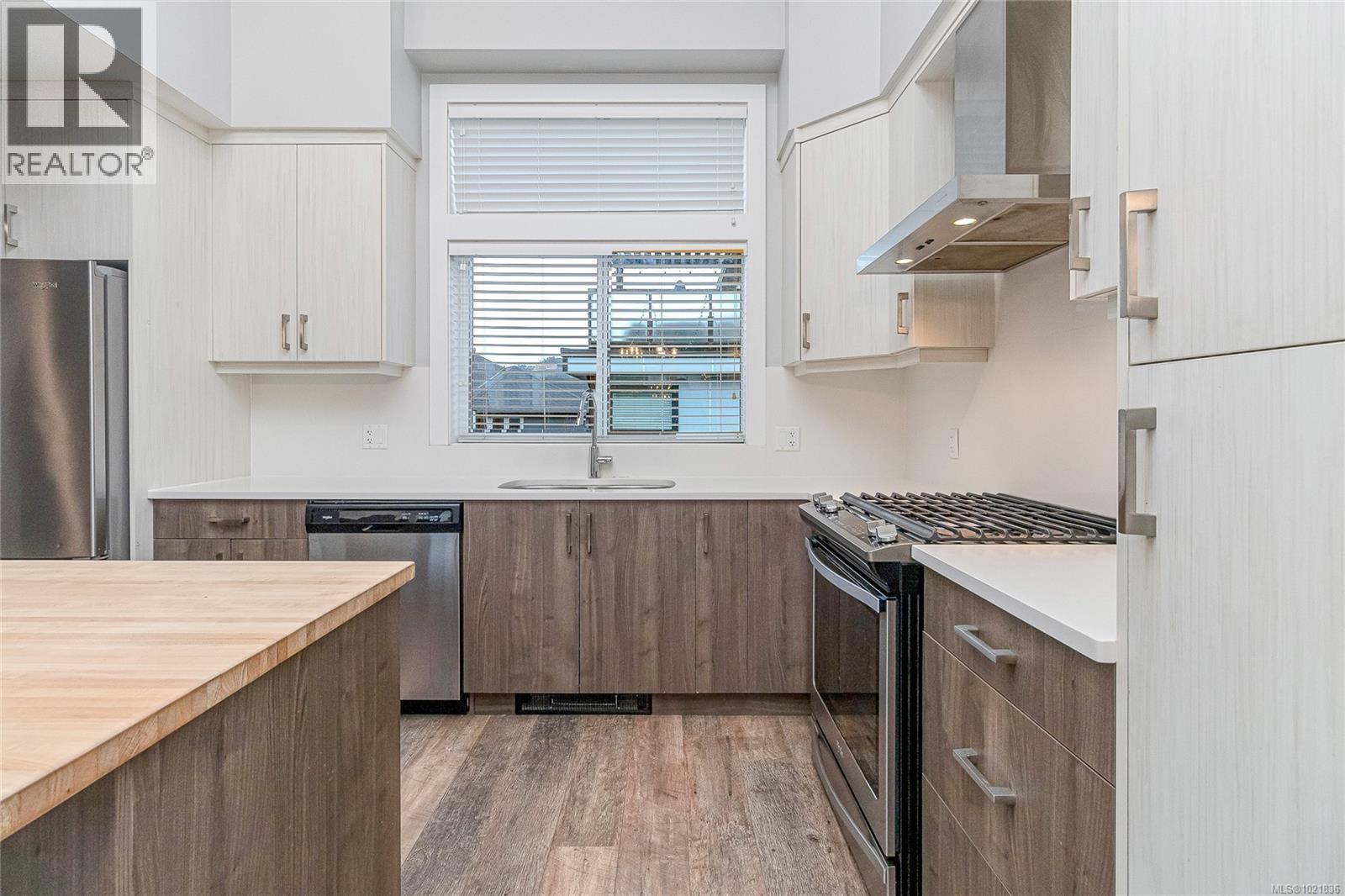 113 1201 Nova Crt, Langford, BC - Indoor Photo Showing Kitchen