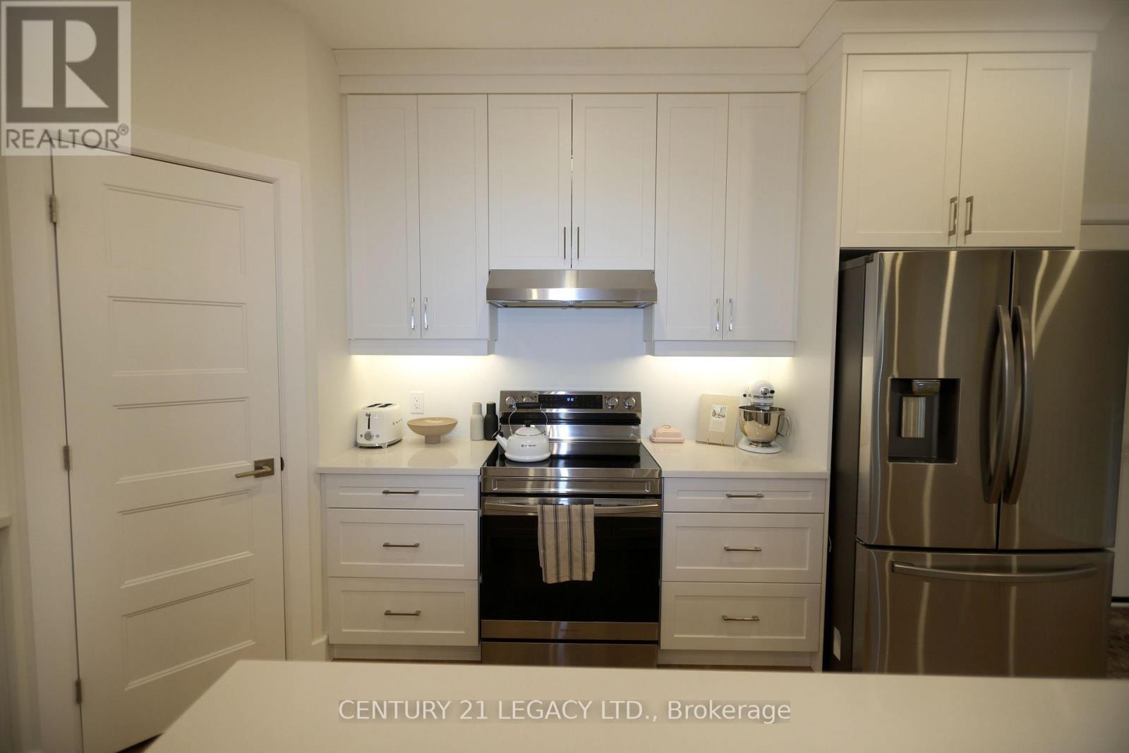 675 Winchester Avenue S, North Perth, ON - Indoor Photo Showing Kitchen