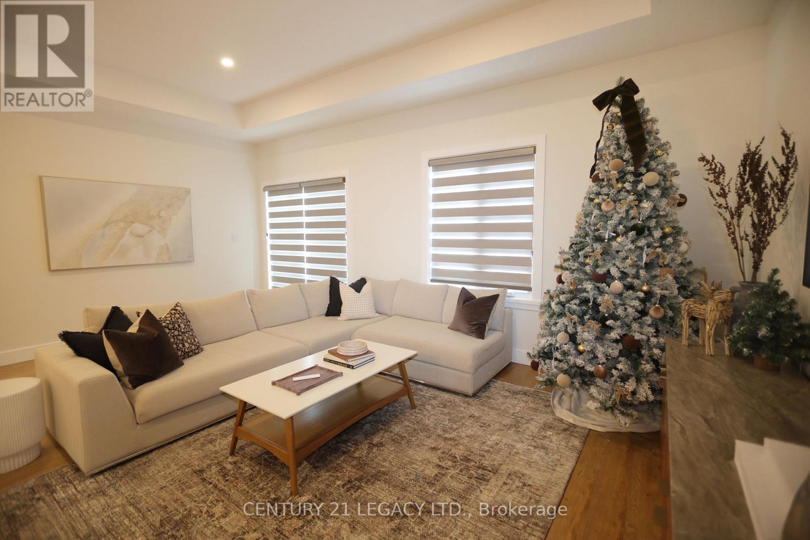 675 Winchester Avenue S, North Perth, ON - Indoor Photo Showing Living Room