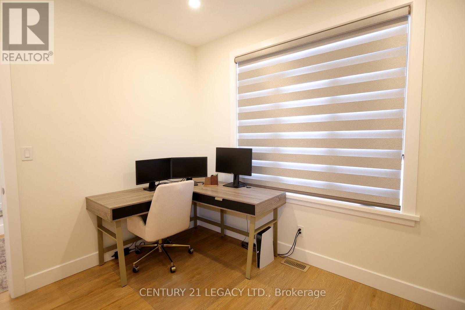 675 Winchester Avenue S, North Perth, ON - Indoor Photo Showing Office