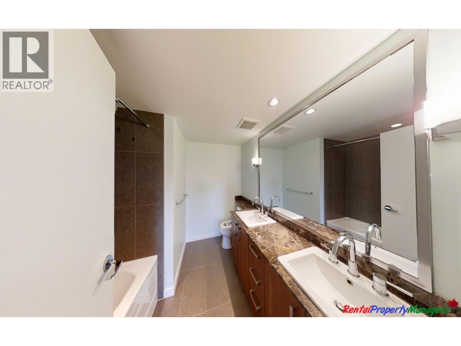107 5885 Irmin Street, Burnaby, BC - Indoor Photo Showing Bathroom