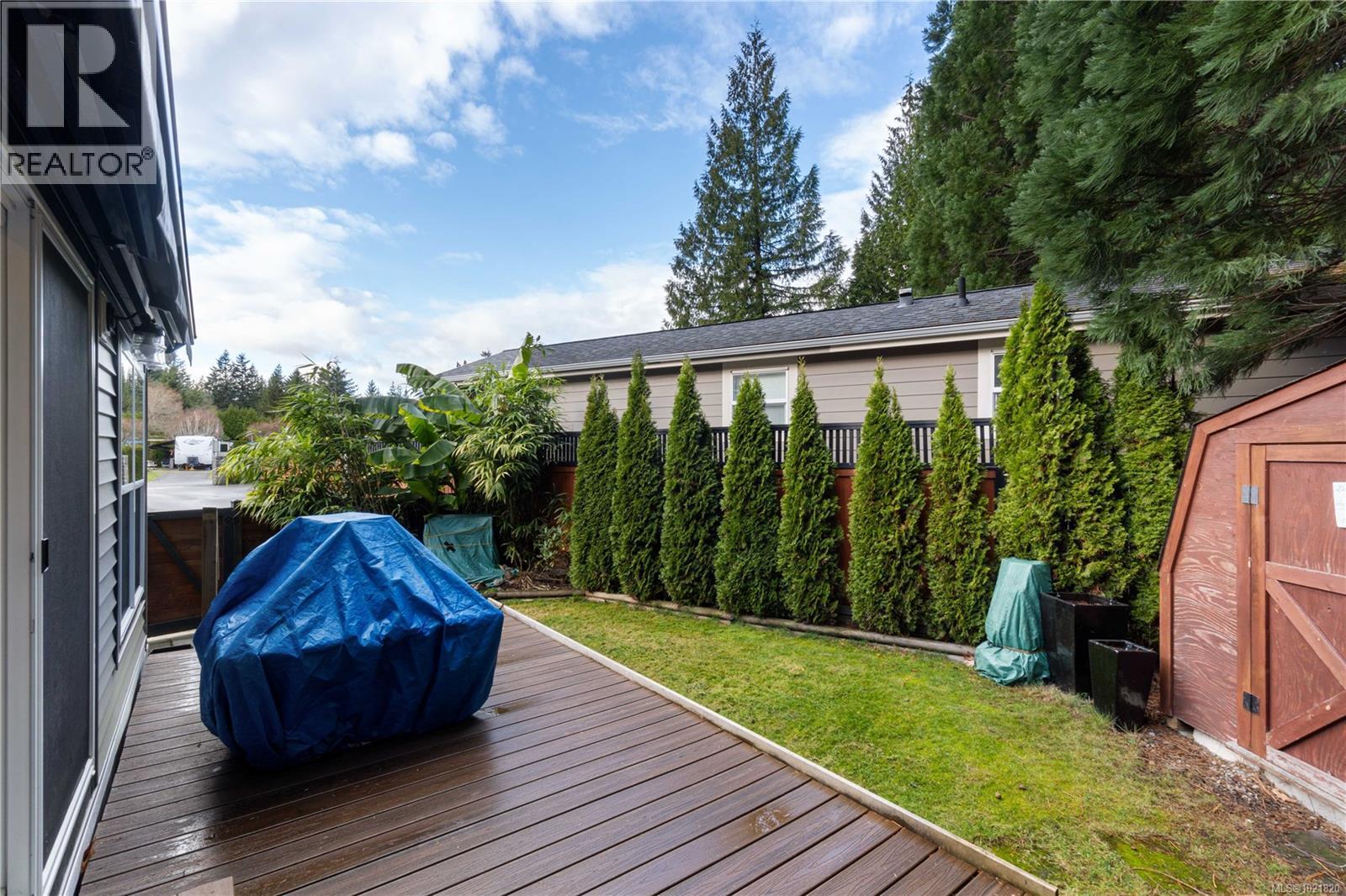 Deck, fenced backyard. - 3126 Elsie Lake Cir, Nanaimo, BC