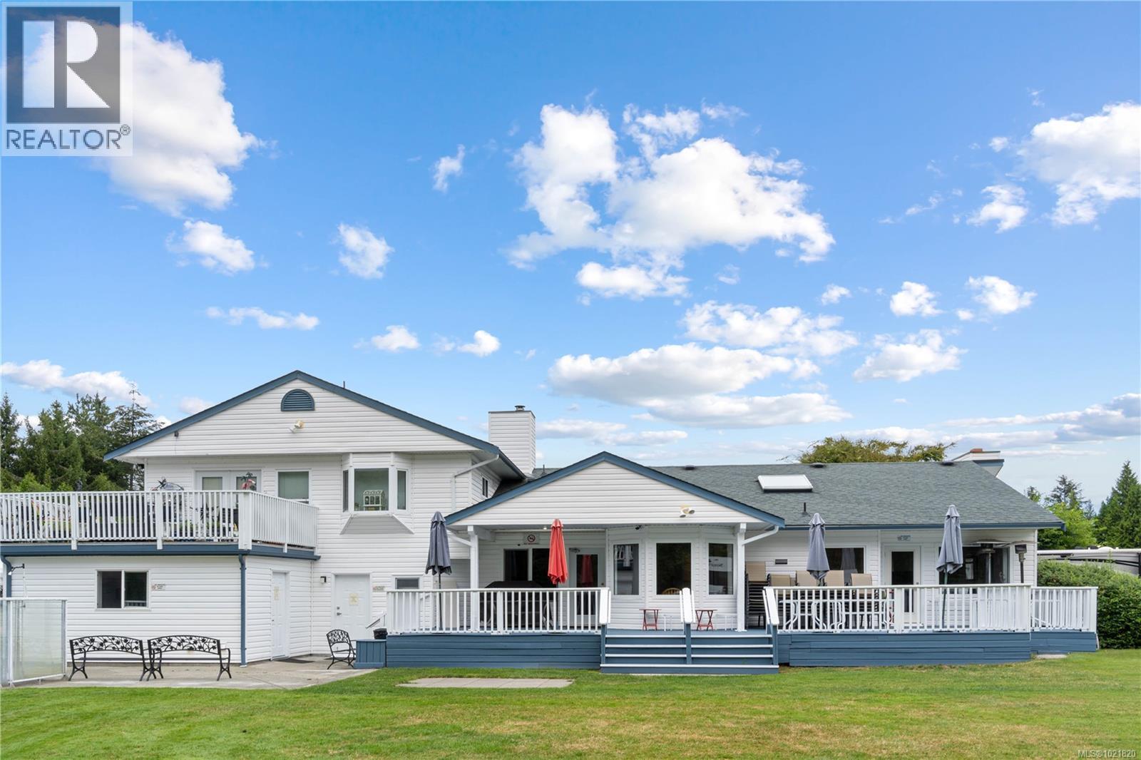 Resort On The Lake Clubhouse - 3126 Elsie Lake Cir, Nanaimo, BC