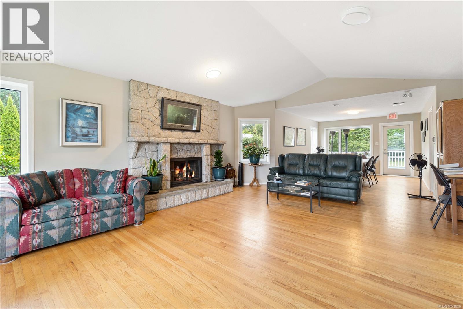 Resort On The Lake Clubhouse - 3126 Elsie Lake Cir, Nanaimo, BC