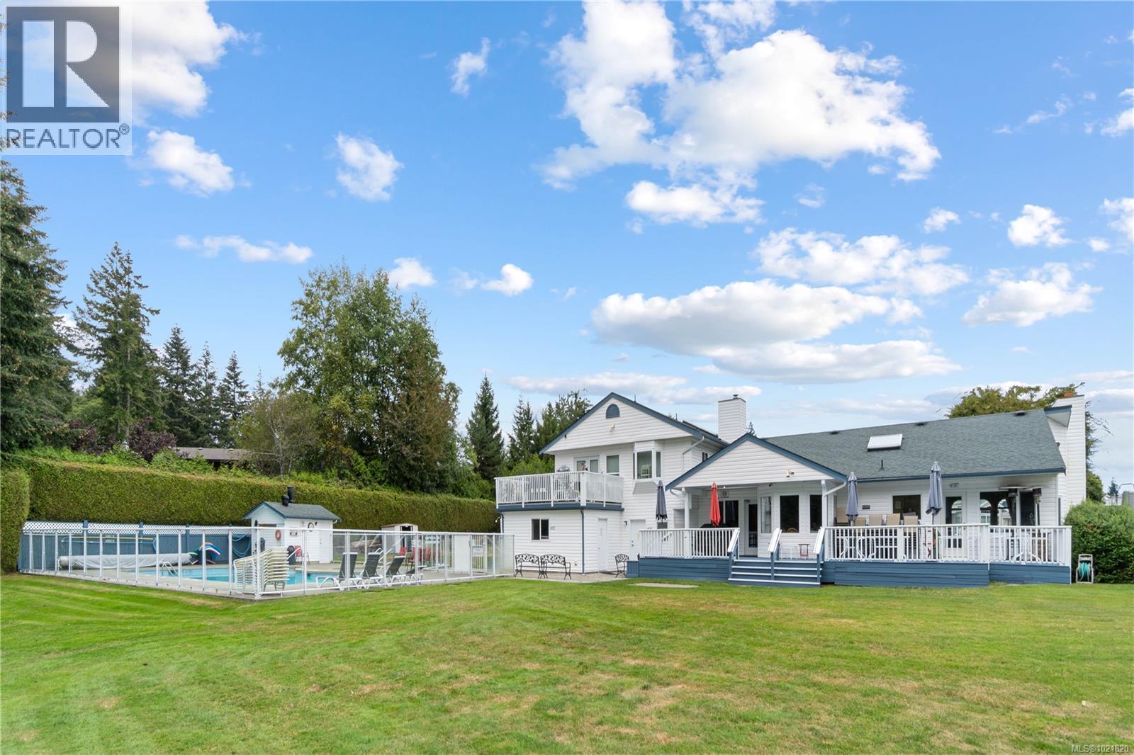 Resort On The Lake Clubhouse - 3126 Elsie Lake Cir, Nanaimo, BC