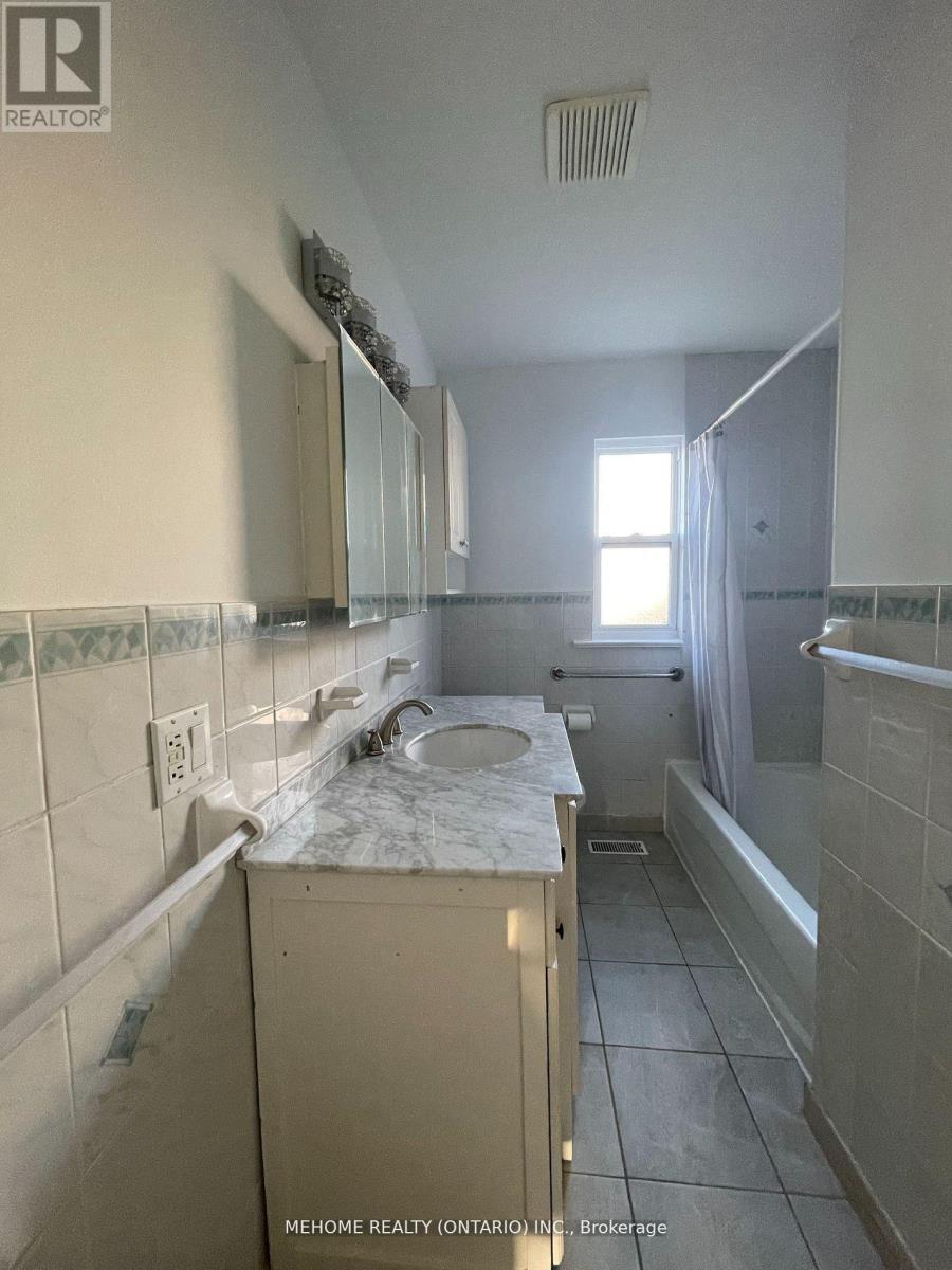 Main - 83 Cornwallis Drive, Toronto, ON - Indoor Photo Showing Bathroom