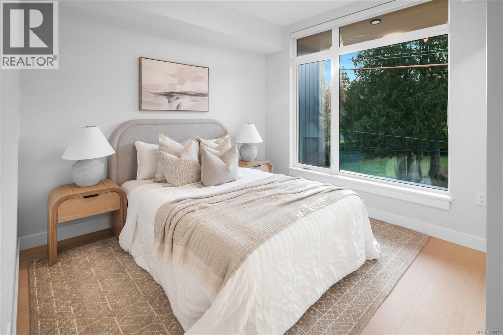 204 5229 Cordova Bay Rd, Saanich, BC - Indoor Photo Showing Bedroom