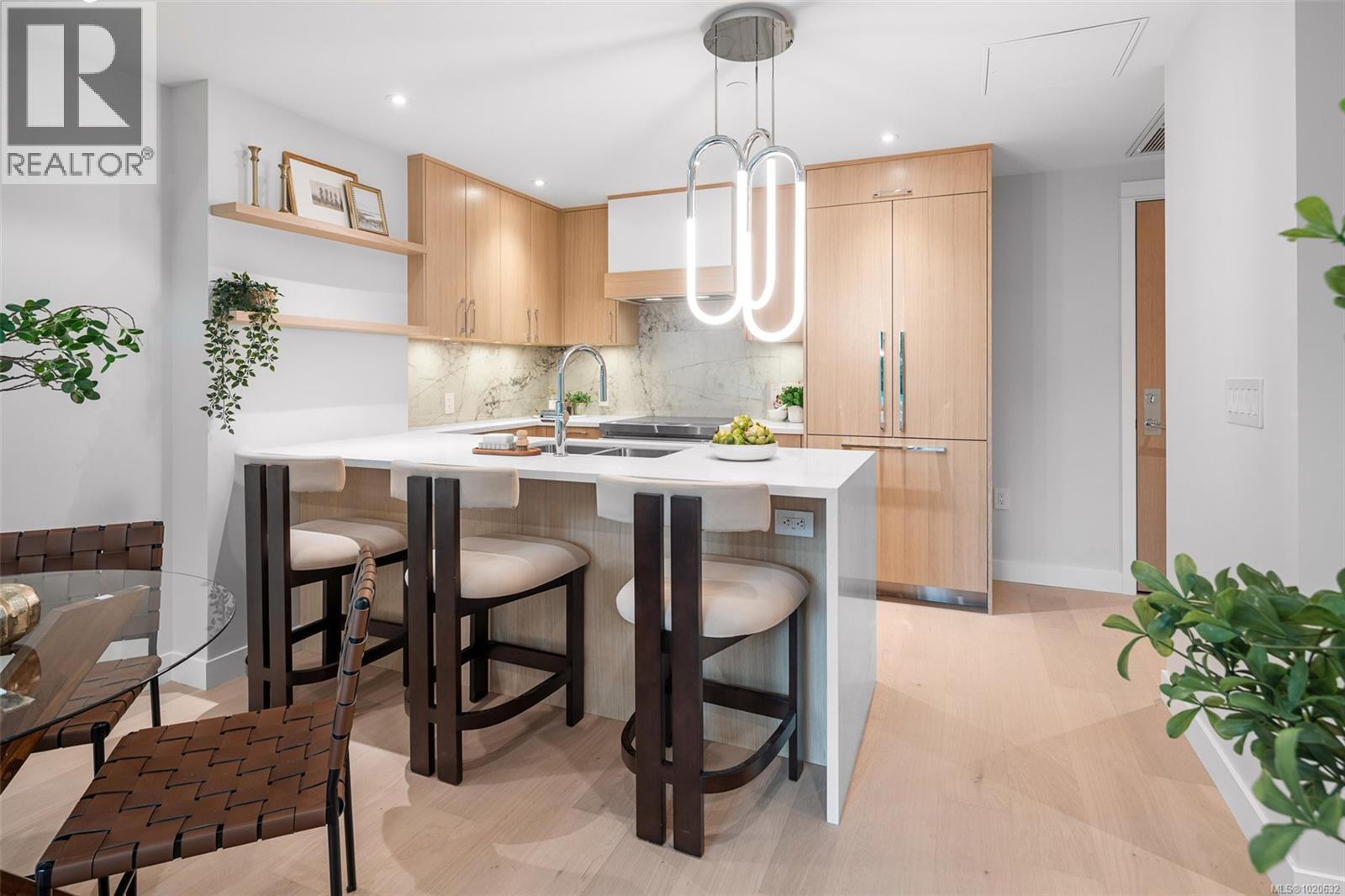 204 5229 Cordova Bay Rd, Saanich, BC - Indoor