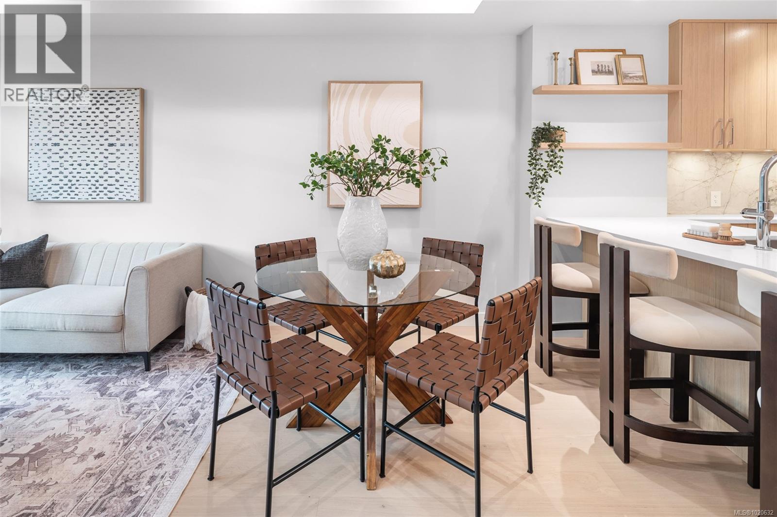 204 5229 Cordova Bay Rd, Saanich, BC - Indoor Photo Showing Dining Room