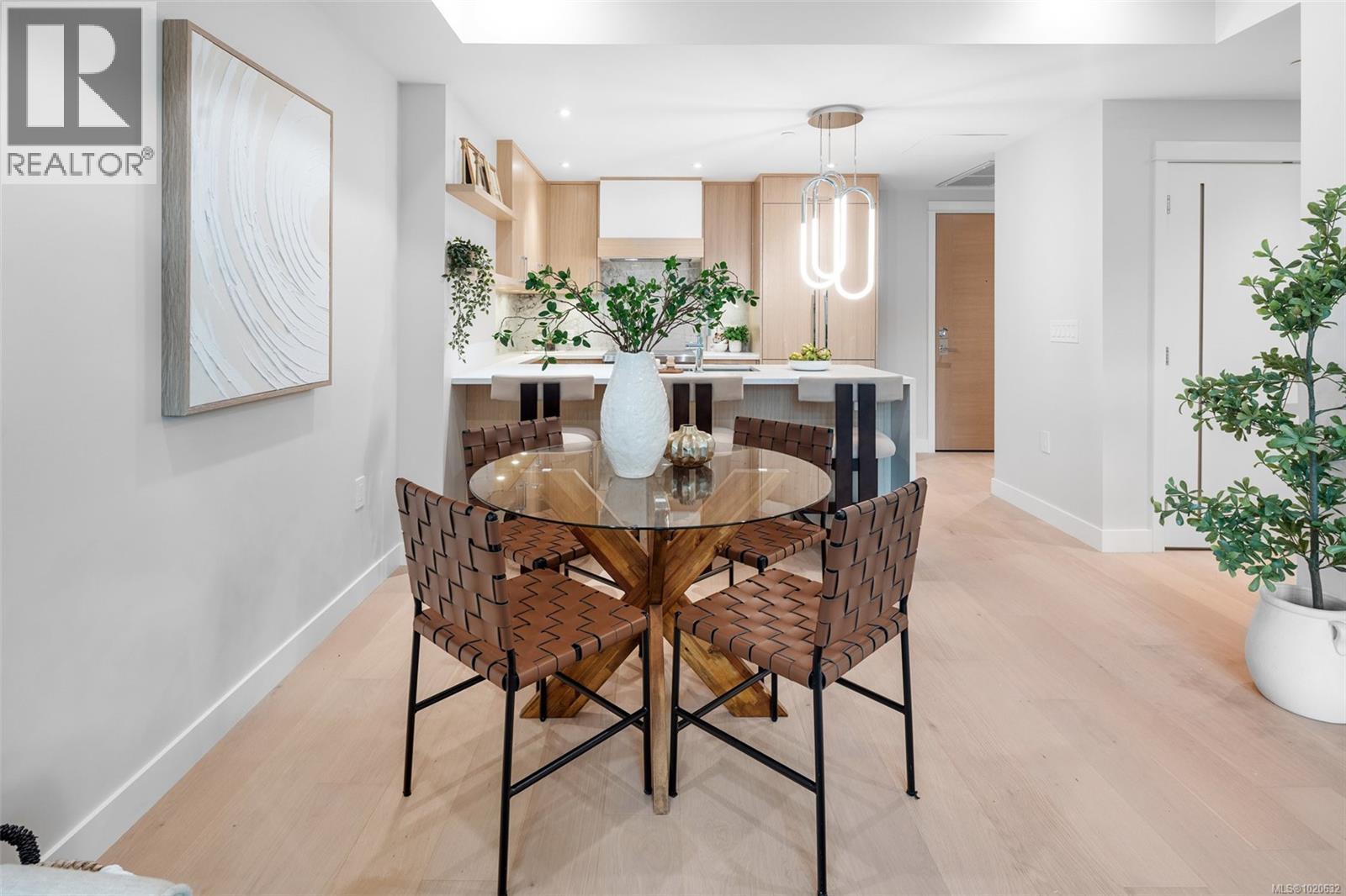 204 5229 Cordova Bay Rd, Saanich, BC - Indoor Photo Showing Dining Room
