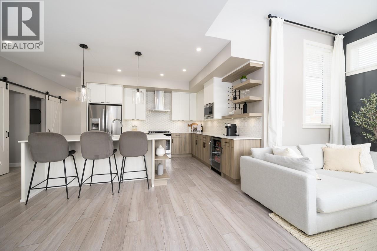 260 Rue Cheval Noir Unit# 1, Kamloops, BC - Indoor Photo Showing Kitchen With Upgraded Kitchen